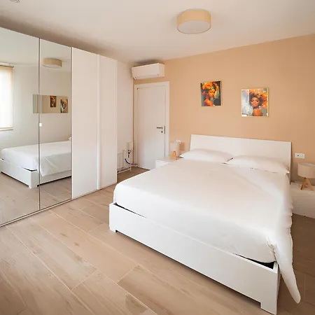 Domus Apartment